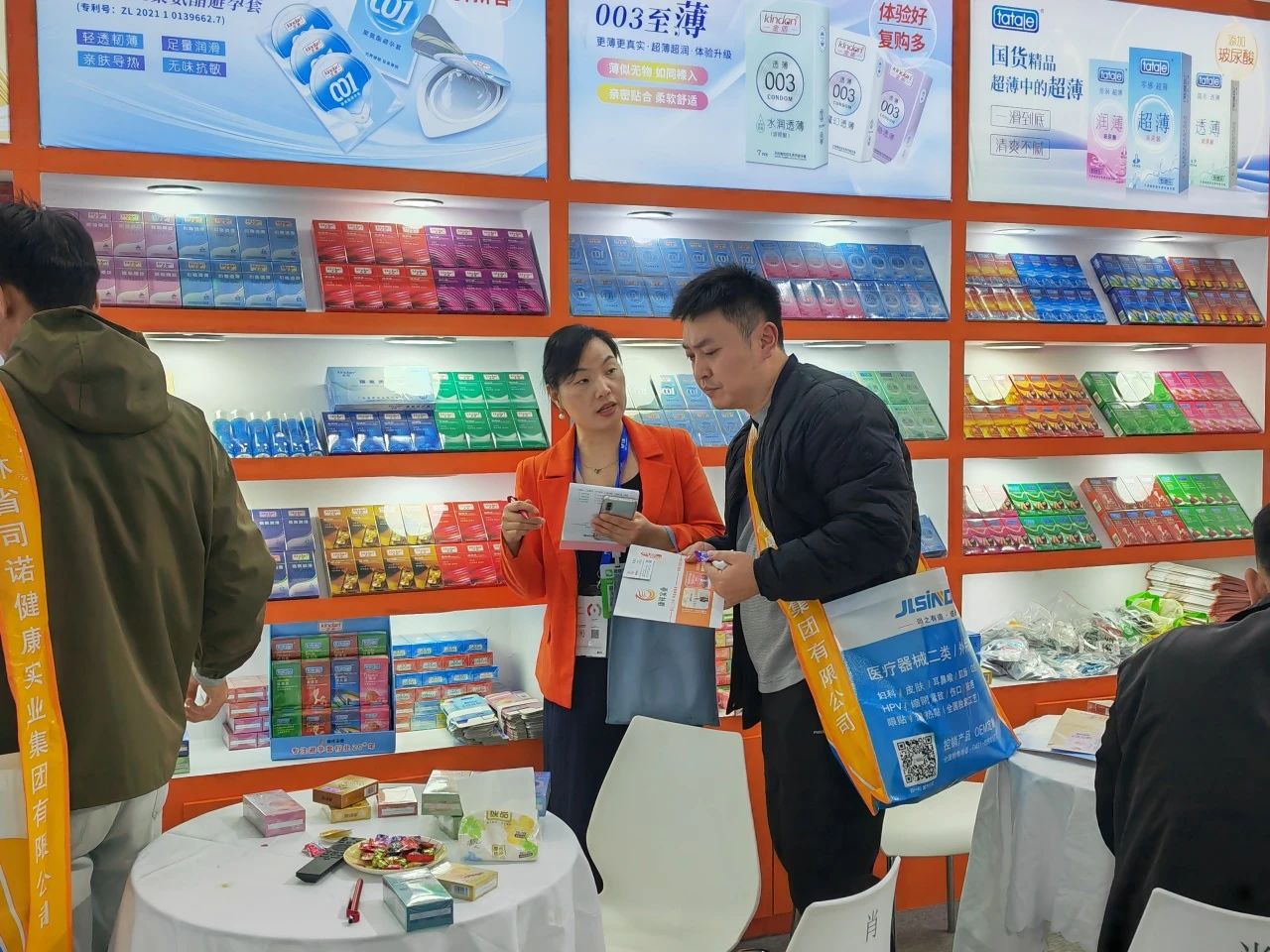 創新產品,打破同質化,康祥復配玻尿酸避孕套燃動武漢國藥會暨2025新品提前發布2.jpg